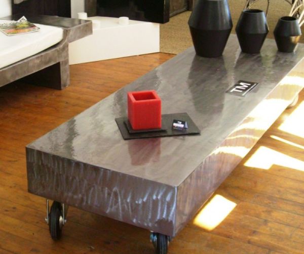Table rectangle en acier ponçage apparent et vernis incolore de protection